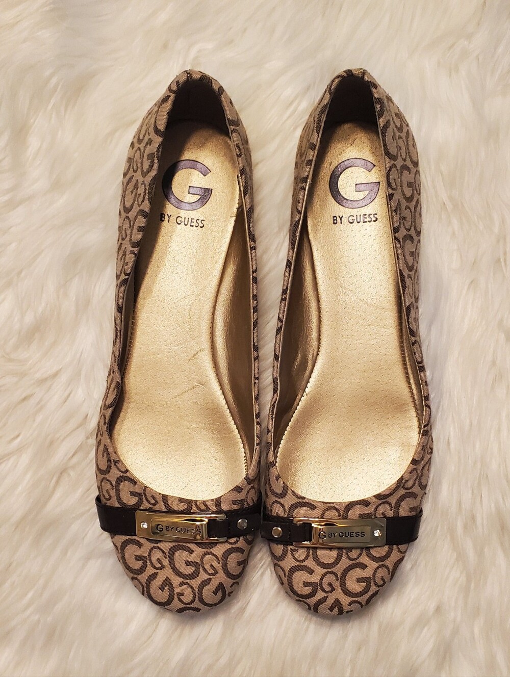 G by GUESS Logo Print Ballet Flats Brown Tan Slip-On Shoes Gold Hardware Size 10